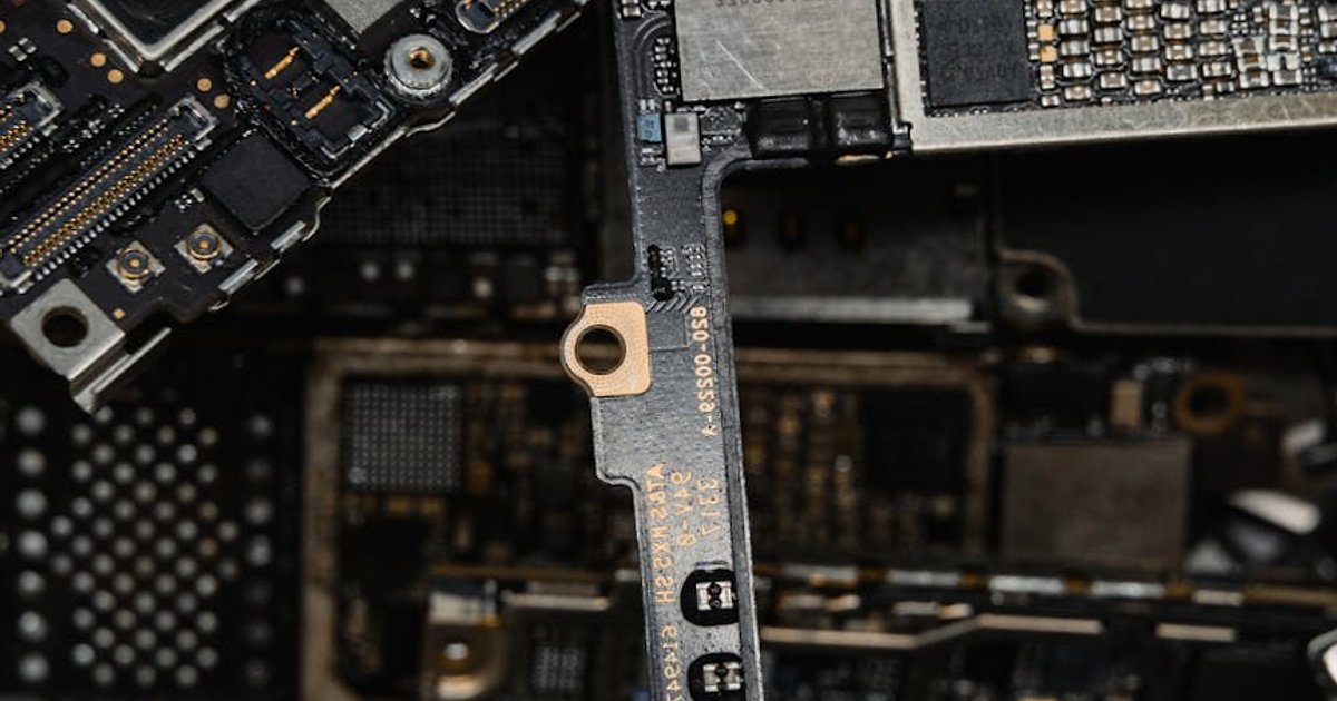 EVMbench od OpenAI: nowy benchmark dla agentów AI w bezpieczeństwie smart kontraktów