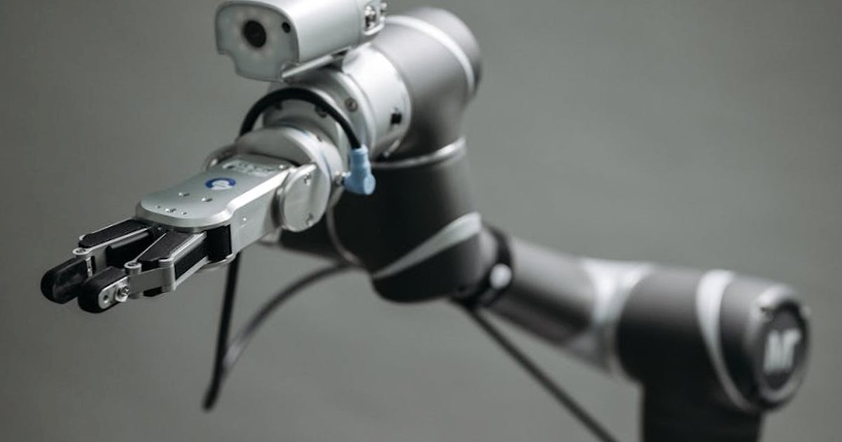 MIT ostrzega przed długiem poznawczym: jak nadmierne korzystanie z ChatGPT osłabia nasz mózg