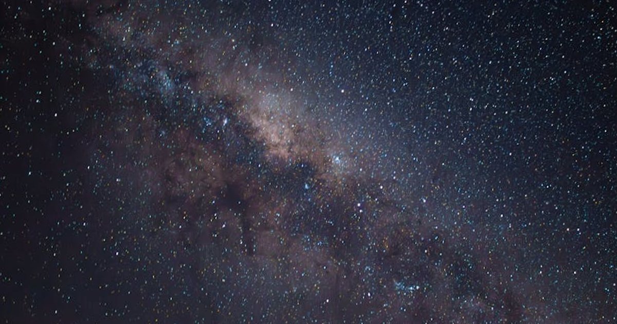 Od greenwashingu do paniki klimatycznej: jak naprawdę mówić o śladzie środowiskowym AI