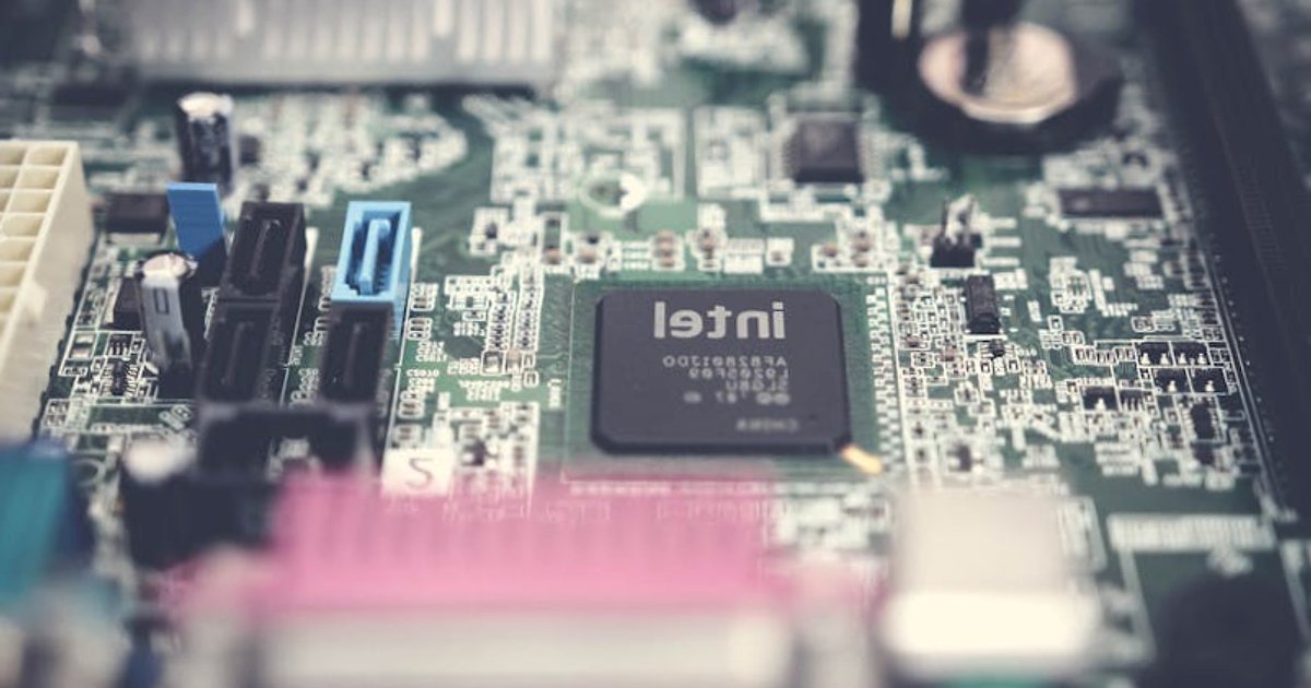 Od szczytów AI po pozwy i reklamy: jak rodzi się nowa odpowiedzialność Big Tech do 2030 roku