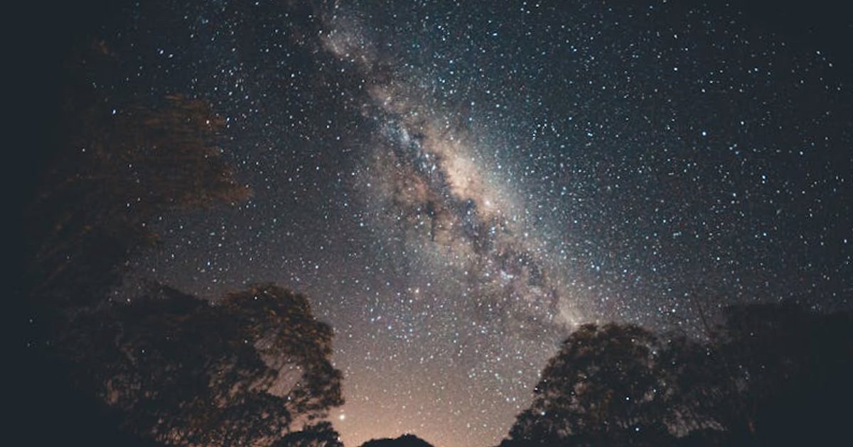 Przyszłość asystentów AI: jak Visual Intelligence Apple łączy lokalną sztuczną inteligencję z ChatGPT i Google