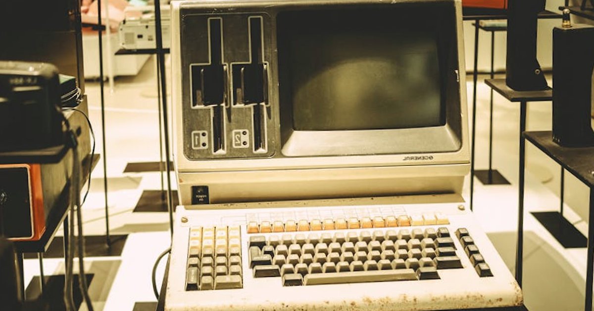 Przyszłość kokpitu samochodowego: jak konwersacyjna AI zmienia CarPlay i wnętrza aut