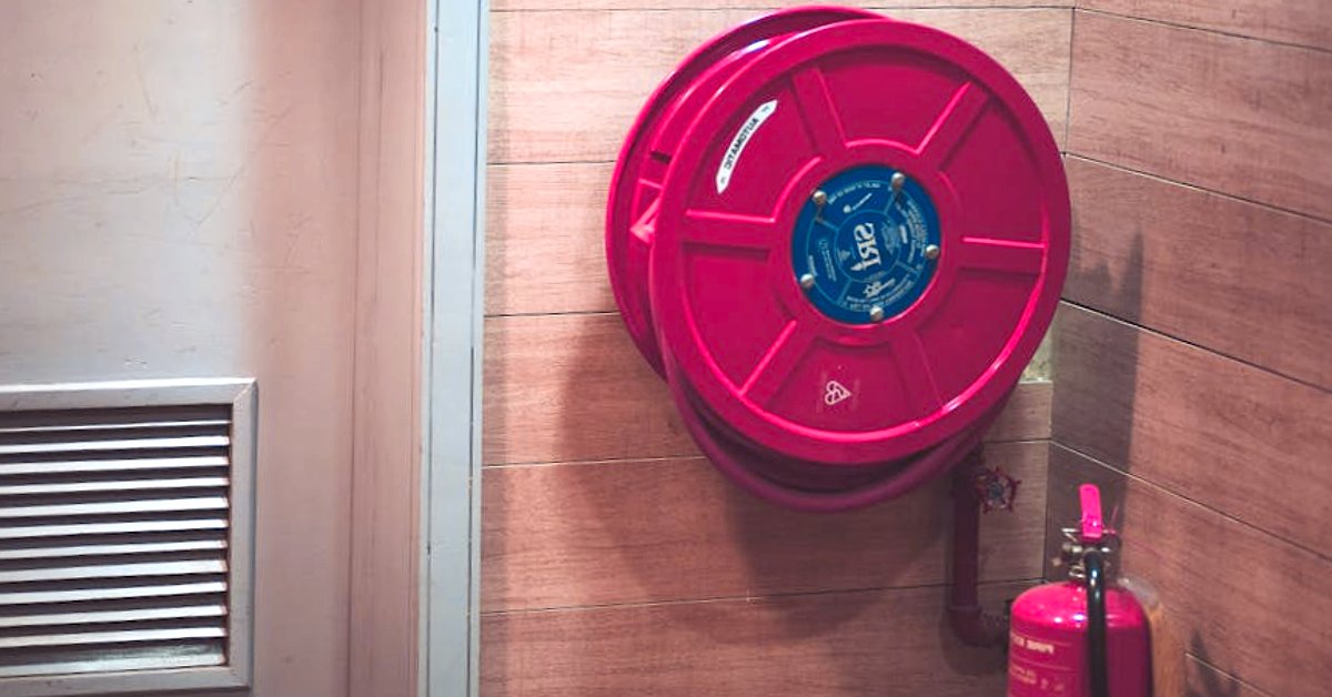 Wybuch gazu w bloku: przygotowanie do ewakuacji i bezpieczeństwo mieszkańców