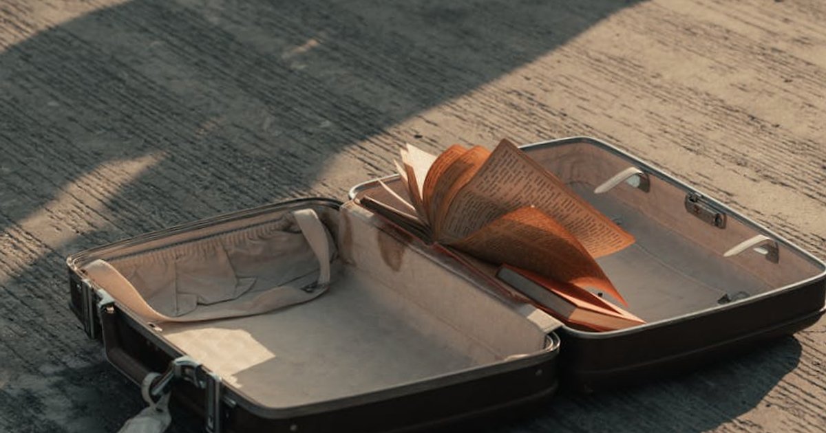 Bagaż podręczny w 2026 roku: jak dobrać twardą walizkę do realnych limitów linii lotniczych