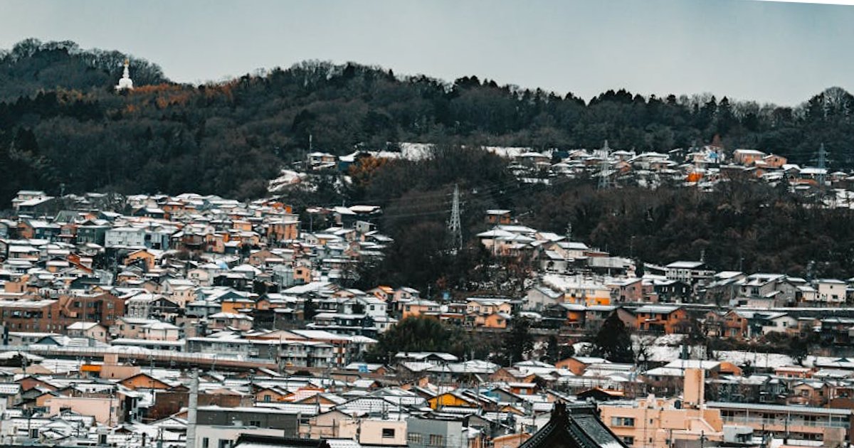 Co spakować do Japonii w czerwcu? Praktyczna lista na deszcz i upał dla podróżujących z Polski