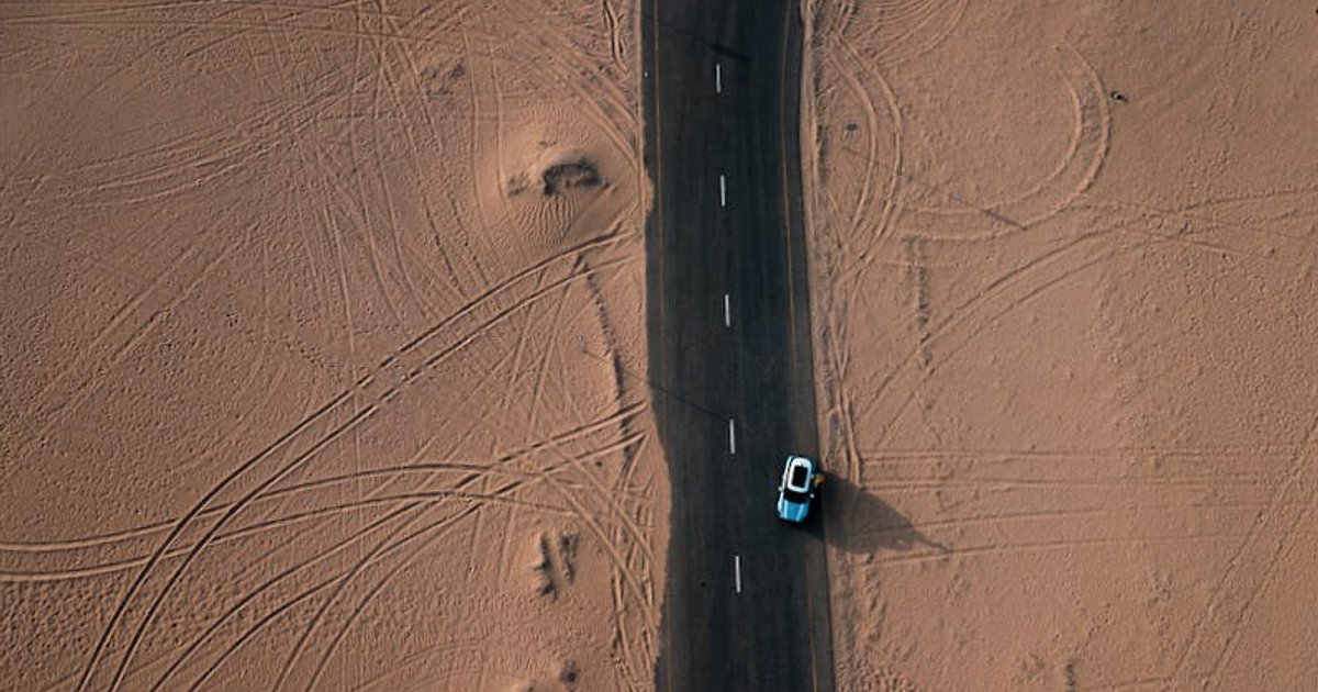 Czy AI naprawdę nas ogłupia? Jak korzystać z ChatGPT i Claude, żeby wzmacniać, a nie osłabiać mózg