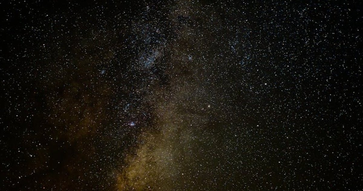 Czy sztuczna inteligencja stanie się narzędziem kontroli społeczeństw? Ostrzeżenia szefa Anthropic w szerszym kontekście