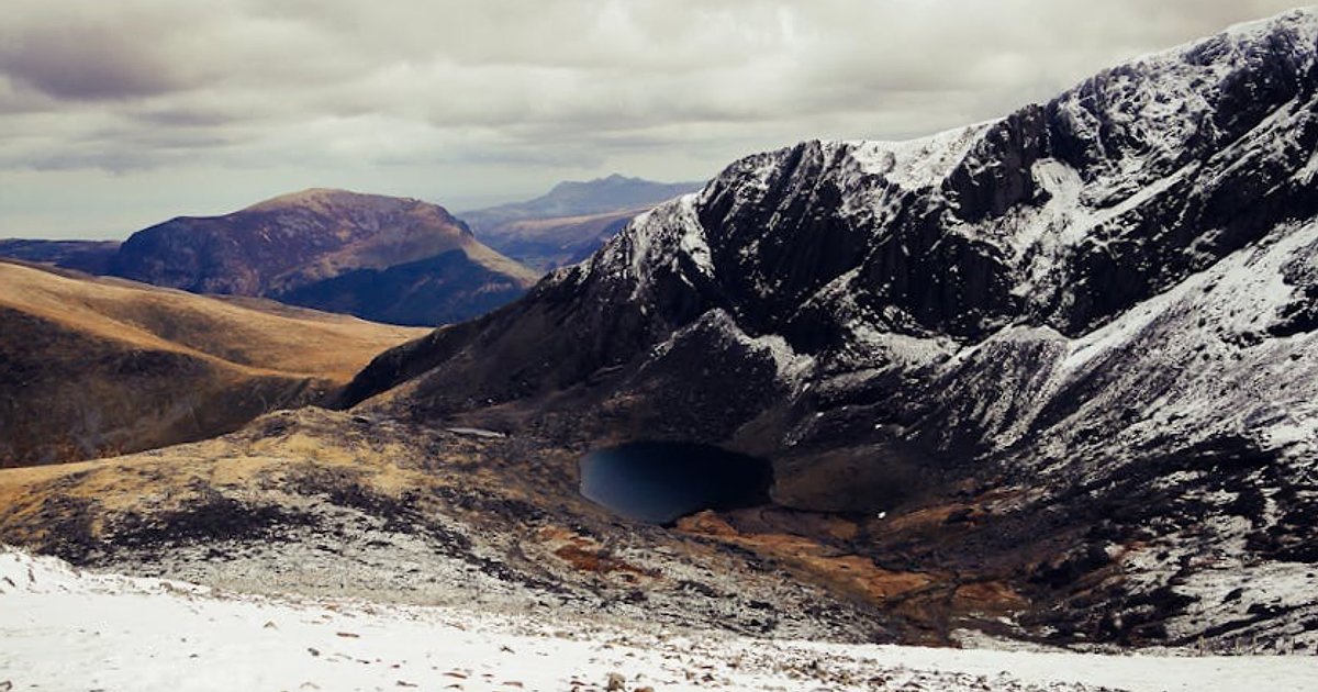 Dlaczego Pentagon uznał Claude AI za zagrożenie: przełomowy konflikt na styku etyki, bezpieczeństwa i wyścigu zbrojeń AI