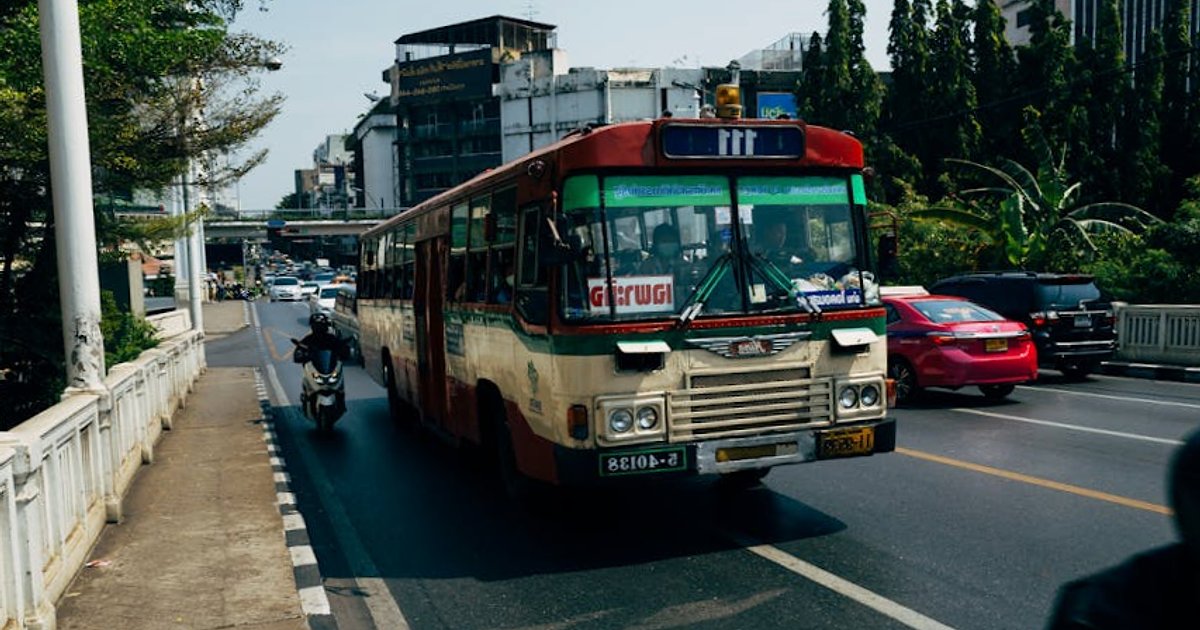 Kryzys turystyki w Tajlandii: co naprawdę oznacza ryzyko utraty 40 mld bahtów w sezonie 2026/2027