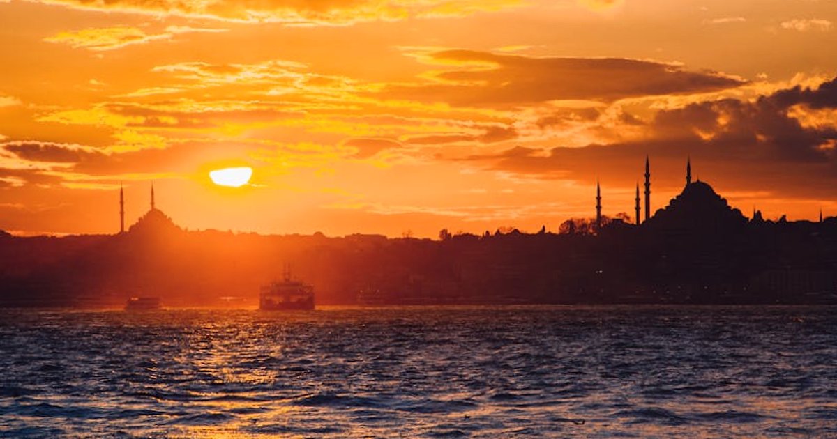 Maj w Antalyi i Alanyi: pogoda, temperatura morza i komfort plażowania dla polskich turystów