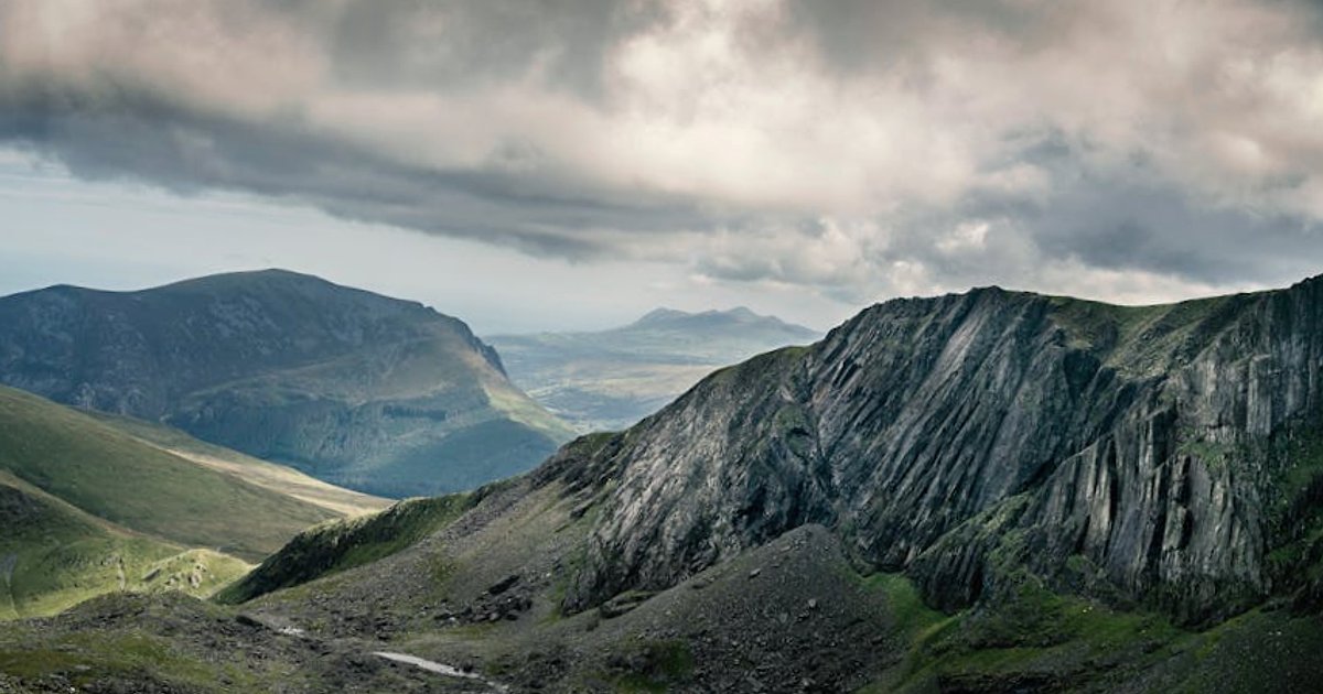 Państwo obliczeniowe i militarna AI: jak Palantir i Anduril zmieniają współczesną obronność