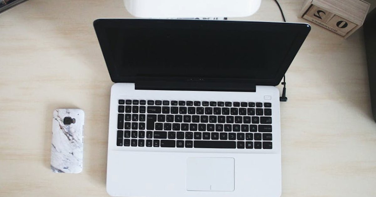 Pozew BMG przeciw Anthropic: co spór o teksty piosenek oznacza dla prawa autorskiego i biznesu AI