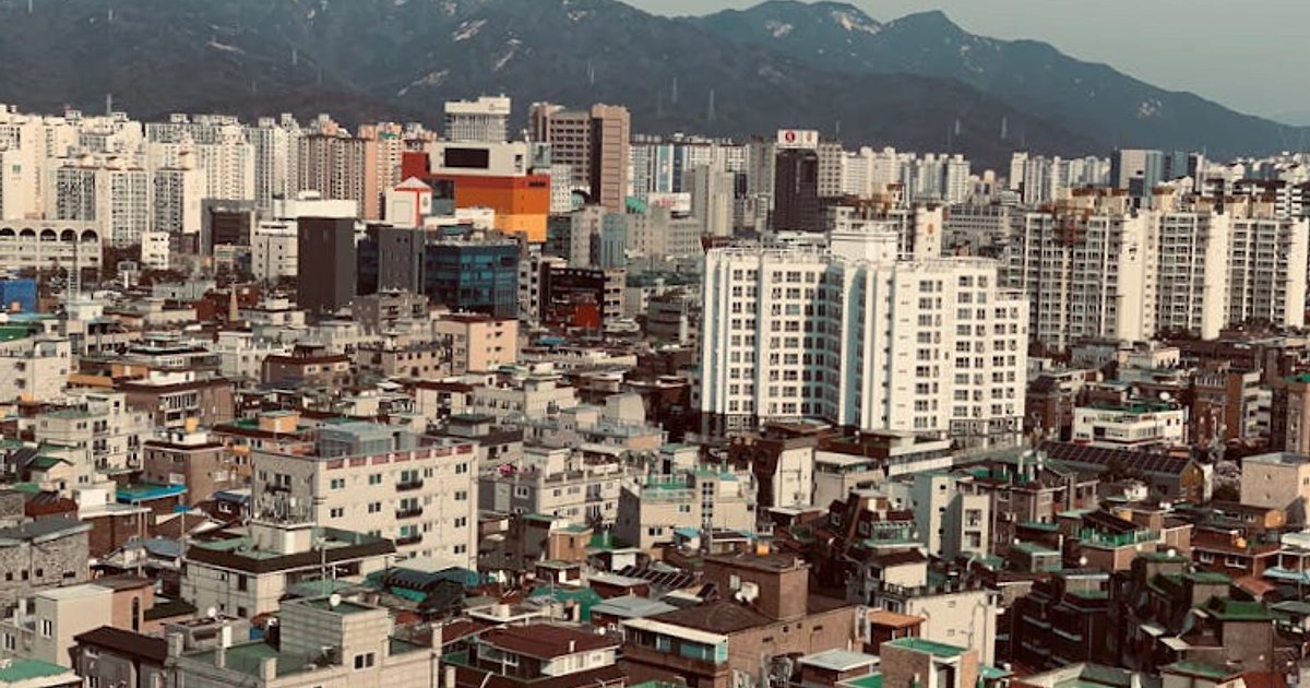 Praca fizyczna w Korei Południowej: ile naprawdę zostaje na rękę przy fabryce, magazynie i gastro?