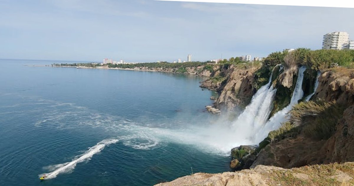 Turcja w maju czy w lipcu? Rzetelne porównanie pogody, komfortu i bezpieczeństwa podróży