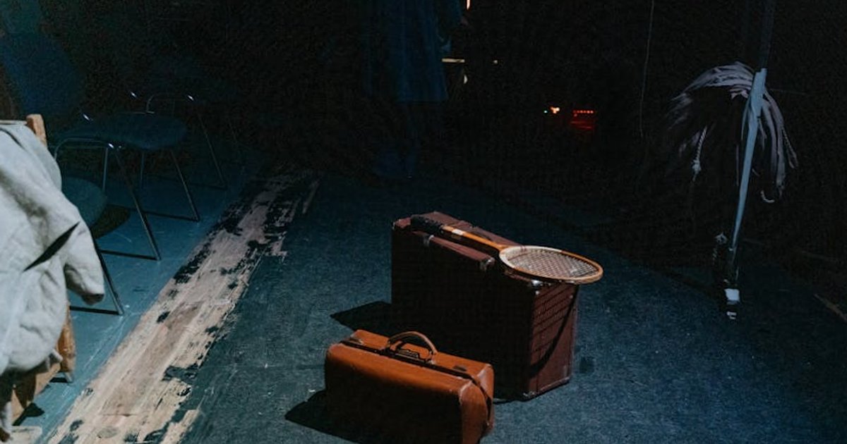 Walizka do samolotu dla rodziny: jak wybrać bagaż twardy, miękki lub zestaw i realnie obniżyć koszty podróży