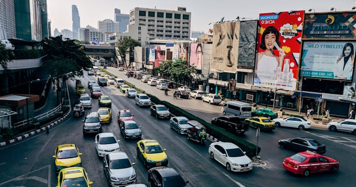Zakupy na nocnych targach w Tajlandii – kompletny poradnik dla samodzielnych podróżników