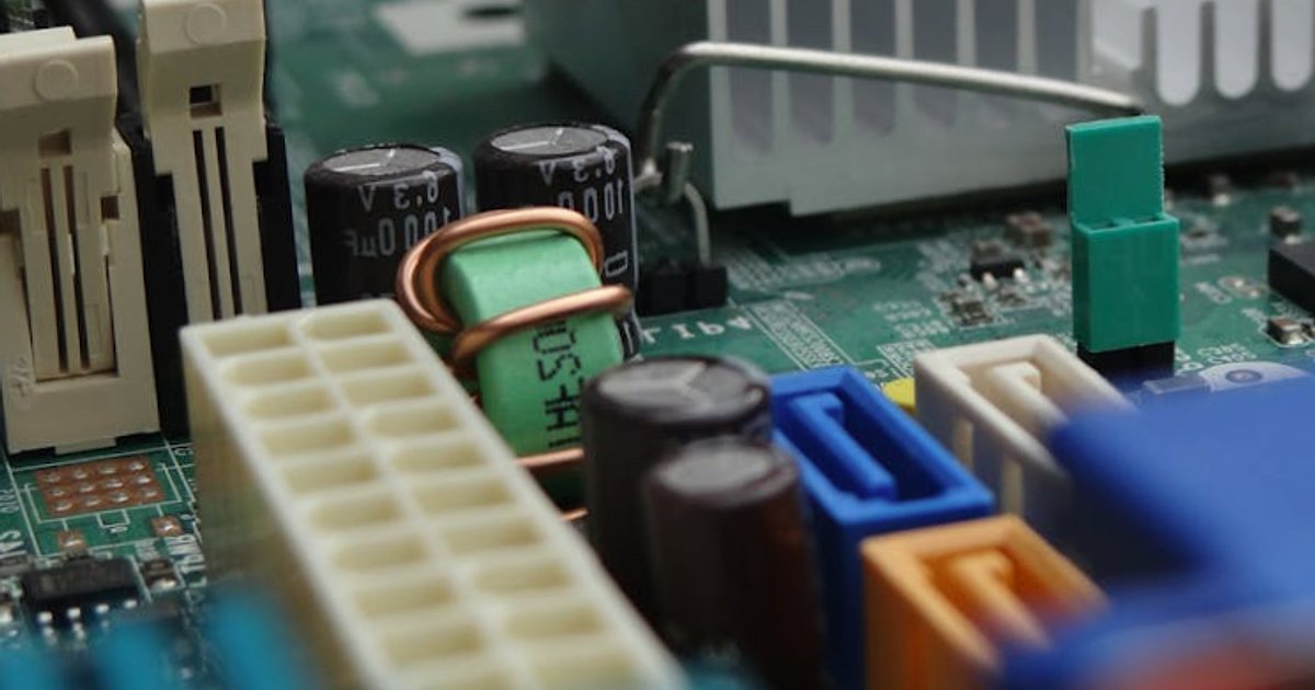 Cursor, VS Code czy JetBrains? Jak wybrać IDE do vibe codingu (i nie zwariować)