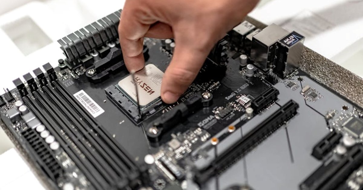 Dlaczego ChatGPT nie napisze ci erotyku? Granice AI, o których mało kto mówi wprost