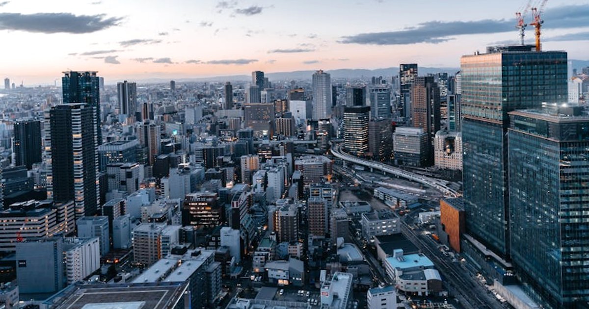 Nocna Osaka dla solo podróżników: neonowe Dotonbori, ukryte bary i bezpieczne trasy na wieczór