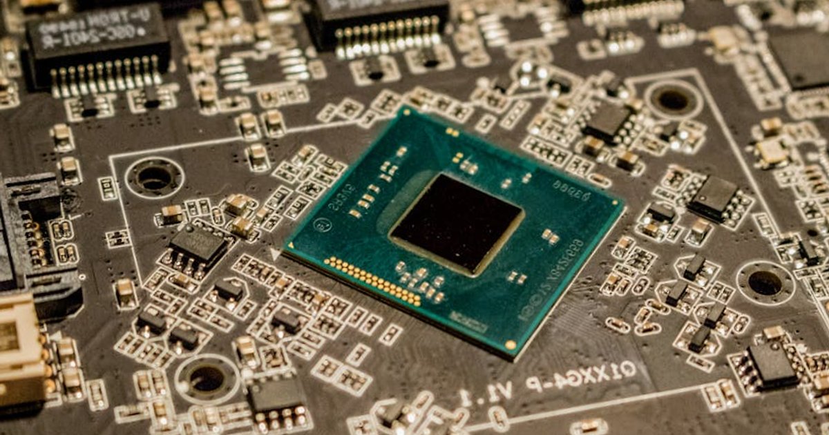 OpenAI „Spud” kontra Claude Opus 4.7: dlaczego kolejna runda wyścigu modeli jest ważniejsza, niż się wydaje