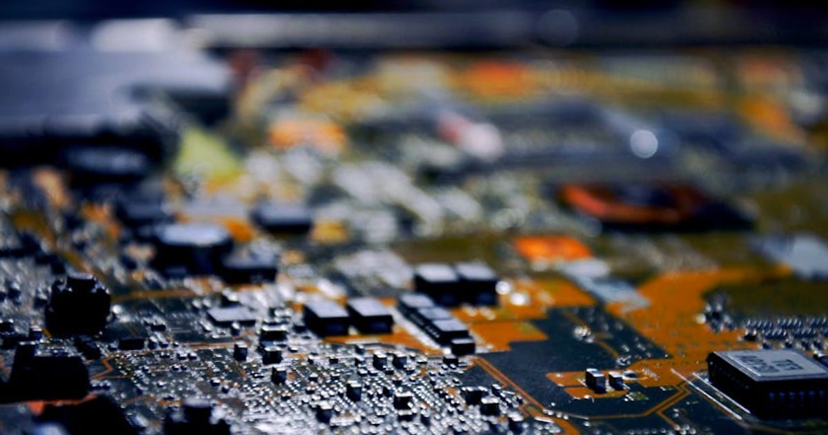 Przyszłość IDE dla Next.js: dlaczego Cursor wywraca stolik VS Code