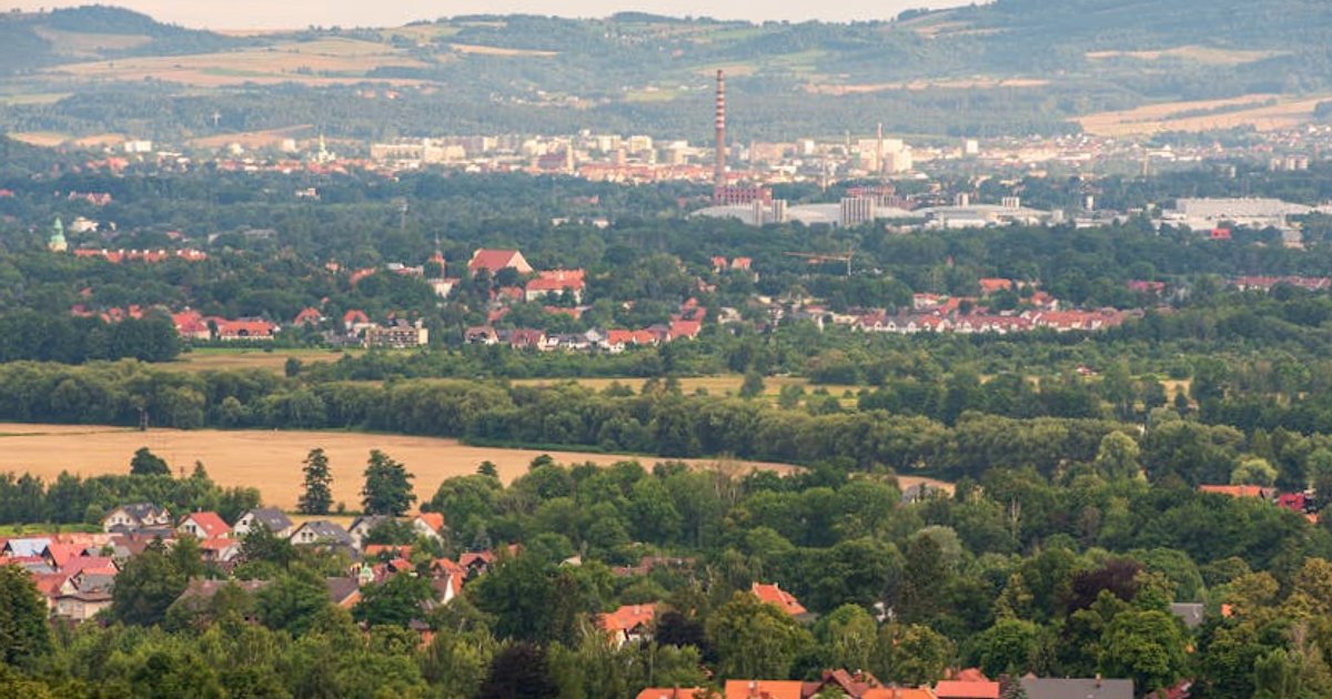 Tanie Sudety i Karkonosze w 2025/2026: które miesiące dają największe promocje?