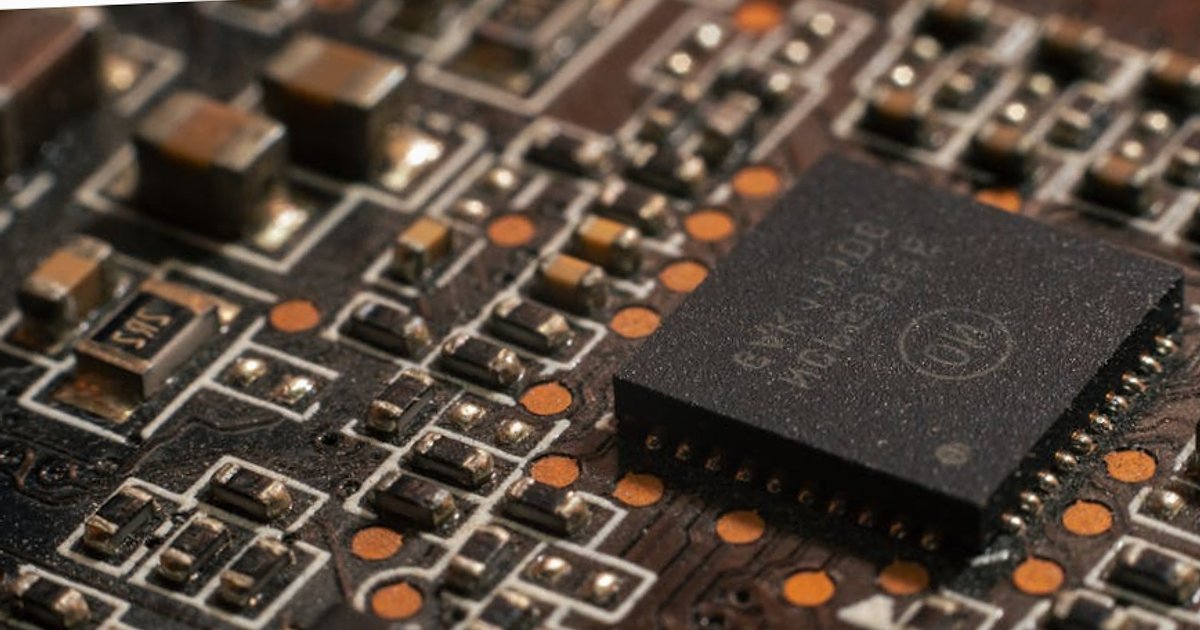 TOP 10 narzędzi do vibe codingu dla nie-programistów: gry, SaaS i automatyzacje bez bólu głowy