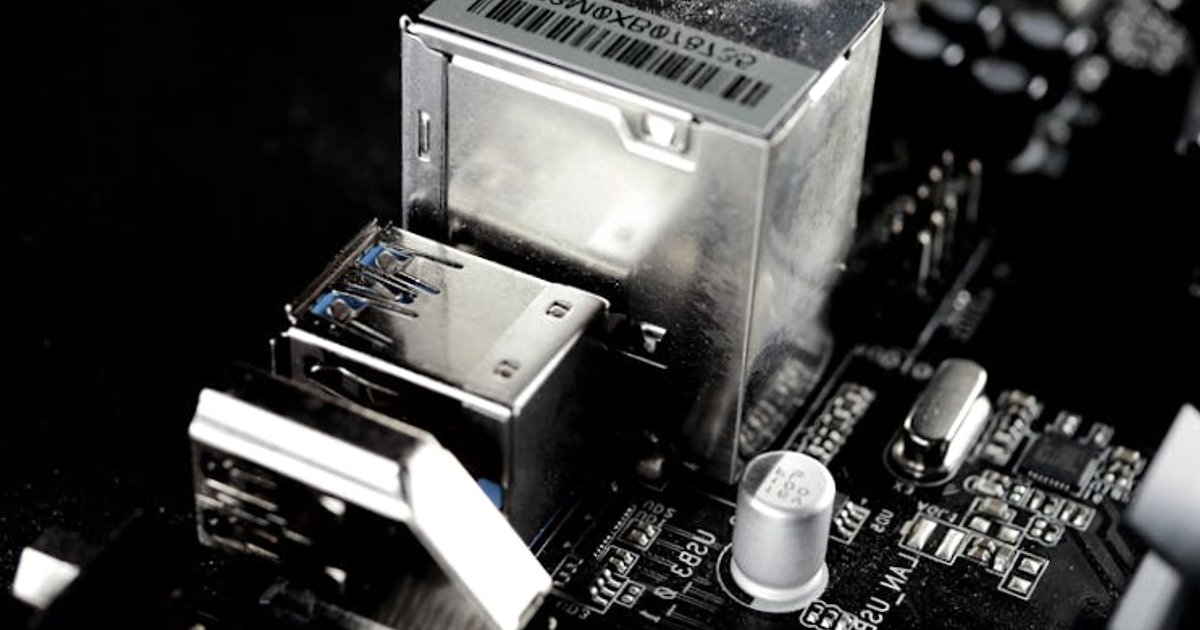 Vibe coding tools dla twórców: jak z AI zrobić gry, muzykę i webowe mikroprodukty, które zarabiają