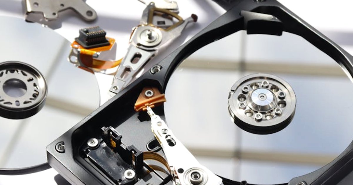 Vibe coding vs tradycyjne IDE: dlaczego nowy programista bardziej reżyseruje niż klepie kod