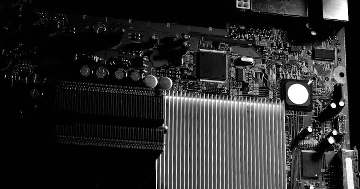 Vibe coding w aplikacjach mobilnych: jak gadać z AI zamiast klepać boilerplate